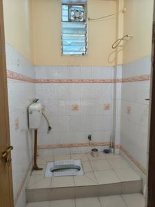 Bathroom Image of 1800 Sq.ft 2 BHK Apartment / Flat for rent in Vinoba Nagar Bilaspur for Rs. 20000