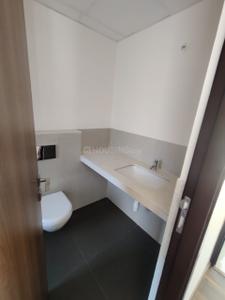 Bathroom Image of 600 Sq.ft 1 BHK Apartment / Flat for rent in Siddhi Highland Park, Thane West Thane for Rs. 27000