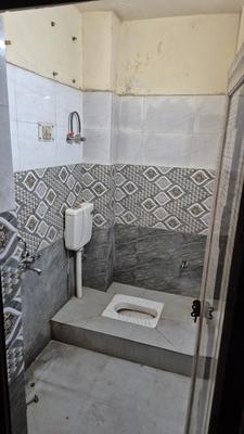Bathroom Image of 400 Sq.ft 1 RK Builder Floor for rent in Garhi New Delhi for Rs. 12000