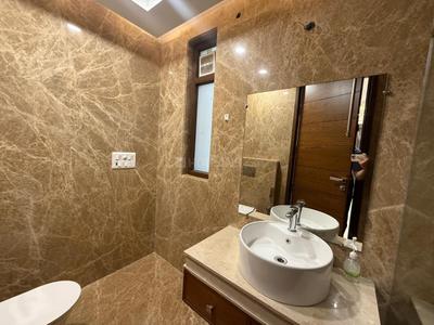 Bathroom Image of 2700 Sq.ft 4 BHK Builder Floor for rent in Swaraj Homes C Block RWA Kailash Colony, Greater Kailash I New Delhi for Rs. 235000