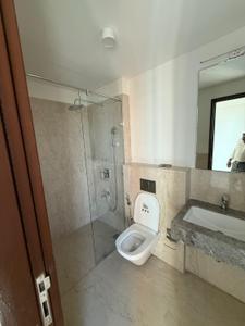 Bathroom Image of 1595 Sq.ft 3 BHK Apartment / Flat for rent in Piramal Mahalaxmi Central Tower 2, Worli Mumbai for Rs. 300003