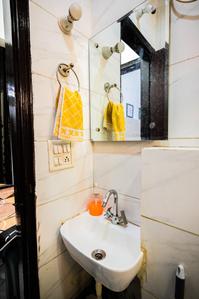 Bathroom Image of Neeru Raman PG in Janakpuri, New Delhi