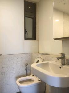 Common Bathroom Image of 805 Sq.ft 2 BHK Apartment / Flat for sale in DNS Anuutham, Sion Mumbai for Rs. 36000000