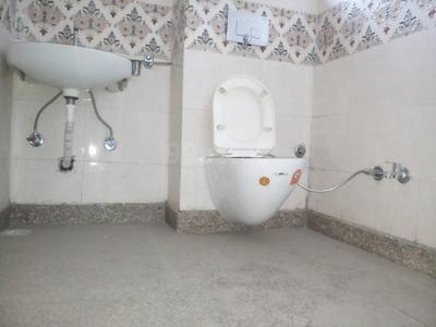 Bathroom Image of 1000 Sq.ft 2 BHK Apartment / Flat for sale in Group Ahlcon Apartments, Vaishali Ghaziabad for Rs. 13000000