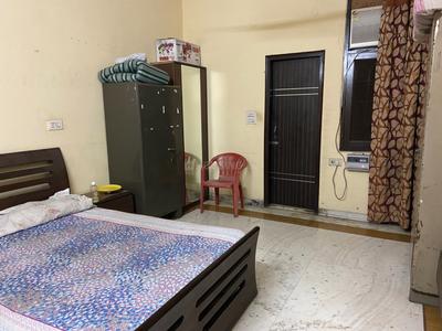 Bedroom Image of Kapoor PG in Rajouri Garden, New Delhi