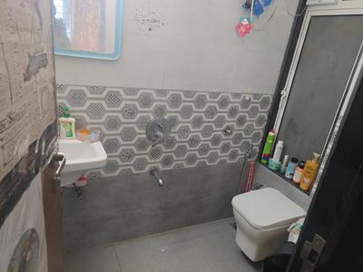 Bathroom Image of 670 Sq.ft 2 BHK Apartment / Flat for sale in Vile Parle East Mumbai for Rs. 26000000