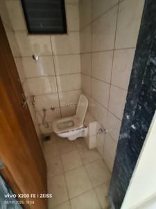 Bathroom Image of 1620 Sq.ft 3 BHK Apartment / Flat for rent in New Gold Coin Apartment, Sarkhej Ahmedabad for Rs. 25000