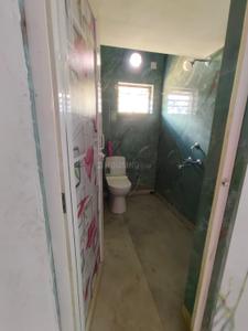 Bathroom Image of 850 Sq.ft 2 BHK Apartment / Flat for sale in Tollygunge Kolkata for Rs. 3250000