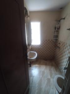 Bathroom Image of 1450 Sq.ft 4 BHK Apartment / Flat for sale in Saraswati Kunj, Patparganj New Delhi for Rs. 23000000