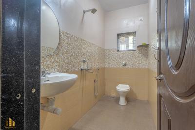 Bathroom Image of 600 Sq.ft 1 BHK Apartment / Flat for rent in Colva Goa for Rs. 22000