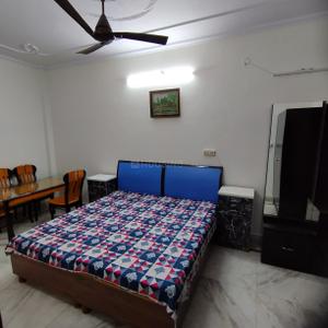 Bedroom Image of 600 Sq.ft 1 BHK Builder Floor for rent in Sector 5 Rohini New Delhi for Rs. 25000