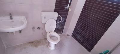 Bathroom Image of 1580 Sq.ft 2 BHK Apartment / Flat for rent in Shree Rang Heights, Bhaijipura Gandhinagar for Rs. 16000