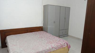 Bedroom Image of 1170 Sq.ft 2 BHK Builder Floor for rent in Model Town New Delhi for Rs. 30000
