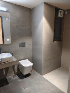 Bathroom Image of 3020 Sq.ft 4 BHK Apartment / Flat for rent in Adani Paarijat, Shantigram Ahmedabad for Rs. 60000