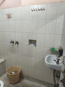 Bathroom Image of 180 Sq.ft 1 RK Independent House for rent in Vasundhara Ghaziabad for Rs. 15000
