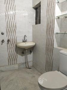 Common Bathroom Two Image of 2200 Sq.ft 6 BHK Apartment / Flat for sale in Vikaspuri Luxury Homes, KG-III New Delhi for Rs. 20000000