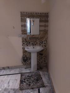 Bathroom Image of 500 Sq.ft 1 BHK Builder Floor for rent in Krishna Nagar Lucknow for Rs. 7000