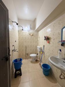 Bathroom Image of 1500 Sq.ft 3 BHK Apartment / Flat for rent in Metro Ashiyana Phase - 1, Gulmohar Colony Bhopal for Rs. 28000