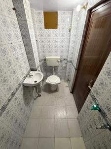 Bathroom Image of 990 Sq.ft 2 BHK Builder Floor for rent in Swaraj Nagar Kanpur for Rs. 7500