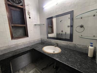 Bathroom Image of 4400 Sq.ft 3.5 BHK Builder Floor for rent in Sector 14 Faridabad for Rs. 45000