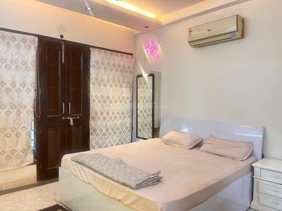 Bedroom Image of 1700 Sq.ft 3 BHK Builder Floor for sale in Vikaspuri New Delhi for Rs. 24500000