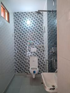 Common Bathroom Image of 1000 Sq.ft 3 BHK Builder Floor for rent in Uttam Nagar New Delhi for Rs. 30000