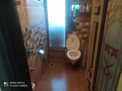 Bathroom Image of 900 Sq.ft 2 BHK Apartment / Flat for rent in Jal Sagarika, Pali Hill Mumbai for Rs. 120000