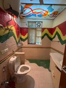 Bathroom Image of 1200 Sq.ft 2 BHK Builder Floor for rent in Green Park Extension New Delhi for Rs. 80000