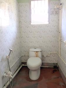 Common Bathroom Image of 730 Sq.ft 2 BHK Apartment / Flat for rent in Naktala Kolkata for Rs. 18000