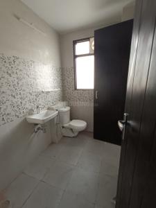Bathroom Image of 165 Sq.ft 1 BHK Apartment / Flat for rent in Suncity Heights, Sector 54 Gurgaon for Rs. 32000