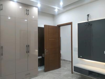 Bedroom Image of 1800 Sq.ft 4 BHK Builder Floor for sale in Paschim Vihar New Delhi for Rs. 31500000