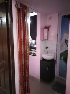 Bathroom Image of 787 Sq.ft 2 BHK Apartment / Flat for sale in hari and siva flats , Ambattur Chennai for Rs. 4000000