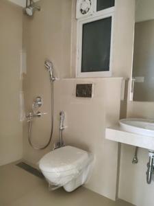 Common Bathroom Image of 981 Sq.ft 2 BHK Apartment / Flat for rent in Mulund West Mumbai for Rs. 52000