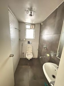 Bathroom Image of 2200 Sq.ft 4 BHK Apartment / Flat for rent in Kothrud Pune for Rs. 80000