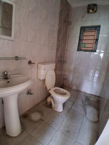 Bathroom Image of 1400 Sq.ft 3 BHK Apartment / Flat for rent in Uzan Bazar Guwahati for Rs. 25000