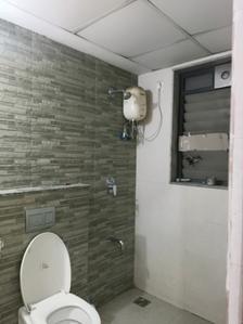Common Bathroom Image of 950 Sq.ft 2.5 BHK Apartment / Flat for rent in Lodha Palava Downtown, Palava Phase 2 Thane for Rs. 17000
