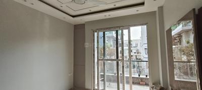 Bedroom Image of 1800 Sq.ft 3 BHK Builder Floor for rent in Pitampura New Delhi for Rs. 61000