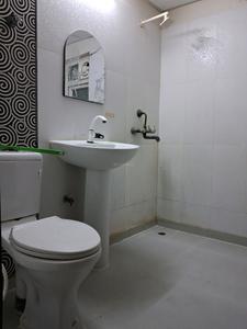 Common Bathroom Image of 1240 Sq.ft 3 BHK Apartment / Flat for sale in Paramount Floraville, Sector 137 Noida for Rs. 14000000