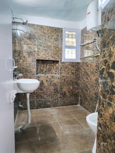 Common Bathroom Image of 2000 Sq.ft 3 BHK Apartment / Flat for sale in DDA Flats Vasant Kunj, Vasant Kunj New Delhi for Rs. 50000000
