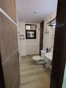 Bathroom Image of 1800 Sq.ft 3 BHK Independent House for rent in Mansarover Garden New Delhi for Rs. 60000