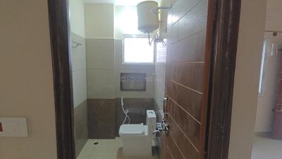 Bathroom Image of 750 Sq.ft 1 BHK Apartment / Flat for rent in Agrahara Layout Bengaluru for Rs. 20000