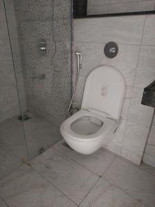 Common Bathroom Image of 780 Sq.ft 1.5 BHK Apartment / Flat for sale in Amanora Gold Towers, Hadapsar Pune for Rs. 8600000