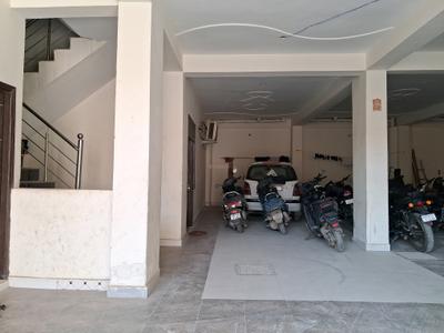 Parking Area Image of 600 Sq.ft 1 RK Apartment / Flat for rent in Sector 72 Noida for Rs. 9500