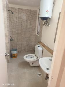 Bathroom Image of 955 Sq.ft 2 BHK Apartment / Flat for sale in Jaypee Kosmos, Sector 134 Noida for Rs. 9000000