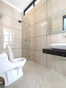 Bathroom Image of 1500 Sq.ft 3 BHK Apartment / Flat for sale in Rishi Apartments, Alaknanda New Delhi for Rs. 45000000