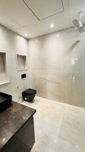 Bathroom Image of 2800 Sq.ft 4 BHK Builder Floor for sale in DLF City Phase 1, DLF Phase 1 Gurgaon for Rs. 51000000