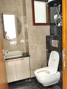 Bathroom Image of 2700 Sq.ft 4 BHK Builder Floor for rent in Safdarjung Enclave New Delhi for Rs. 200000