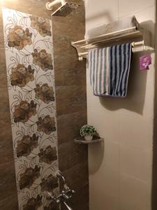 Common Bathroom Image of 1200 Sq.ft 2 BHK Apartment / Flat for rent in Bodakdev Ahmedabad for Rs. 40000