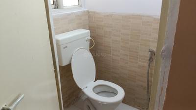 Bathroom Image of 850 Sq.ft 1 BHK Apartment / Flat for rent in AKASH ENCLAVE, Vrindavan Yojana Lucknow for Rs. 12500