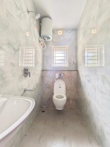Bathroom Image of 600 Sq.ft 1 BHK Builder Floor for rent in HSR Layout Bengaluru for Rs. 31000